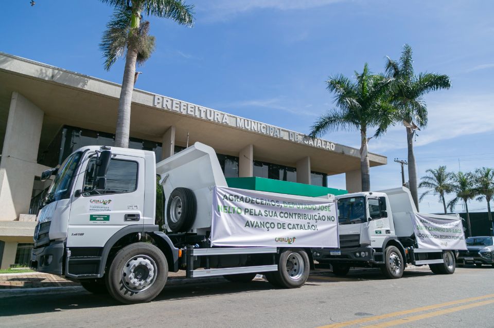 PREV CATALÃO Prestigia Entrega de Novos Caminhões para Reforço da Infraestrutura e Agricultura em Catalão