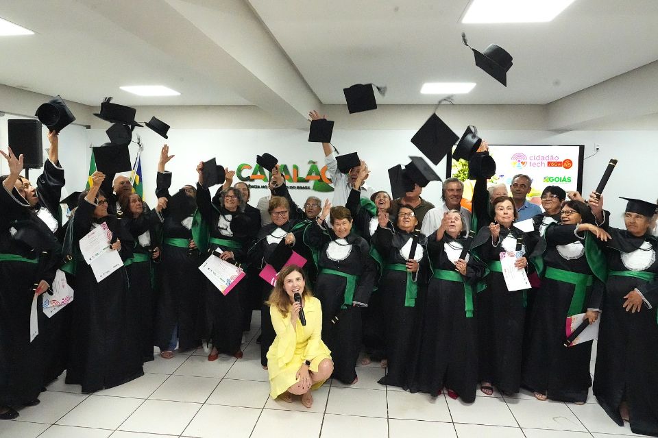 Inclusão e Cidadania: Equipe do PREV CATALÃO prestigia formatura da 10ª turma do projeto "Cidadão Tech 60+"